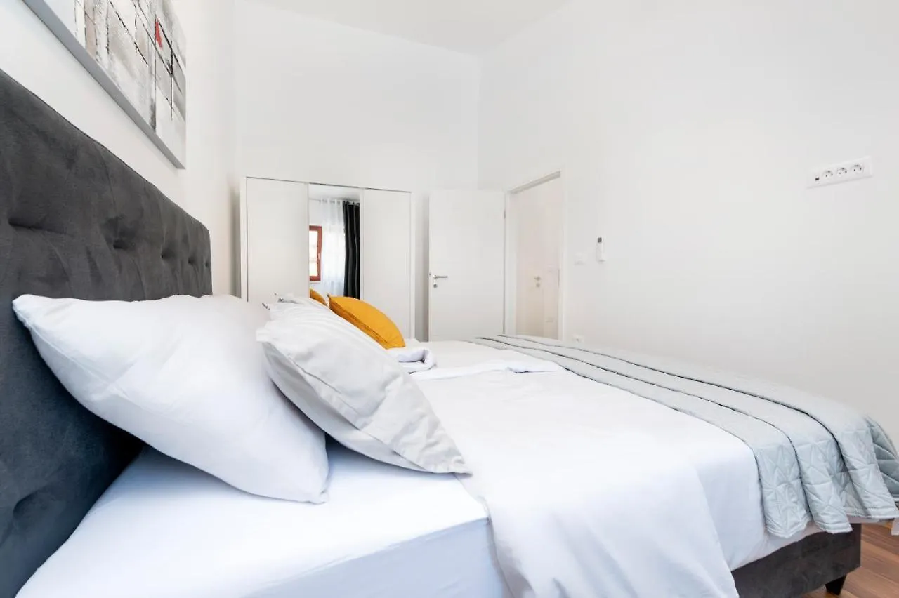 Apartments E&M PUY
